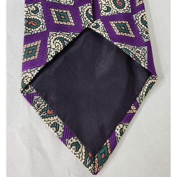 Polo by Ralph Lauren Men's Purple Paisley 100% Imported Silk Neck Tie, Handmade - Picture 5 of 8